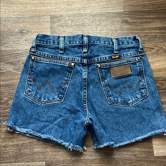 Wrangler Blue Jean Shorts Classic Cut-Off Style - Picture 1 of 7